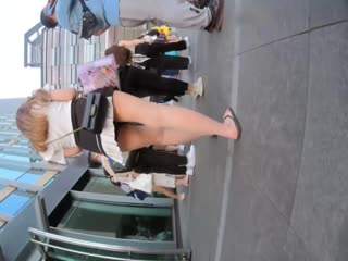 步行街极限抄底各种气质漂亮潮妹，诱人黑丝封面图