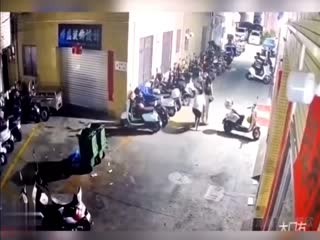 变态黑客高手破解摄像头高颜值女孩封面图