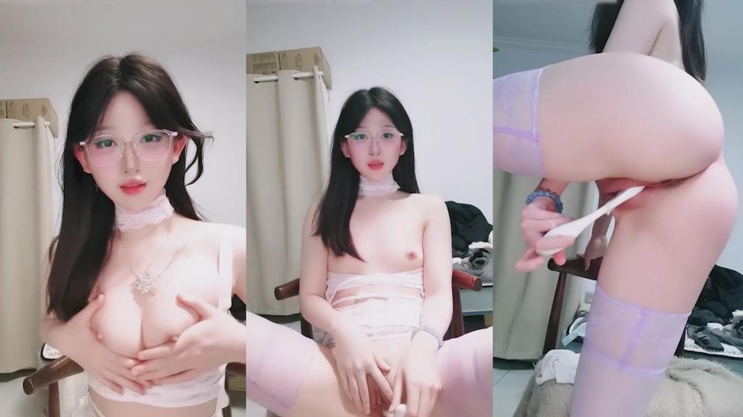 反差女大学生肥臀白虎自慰封面图