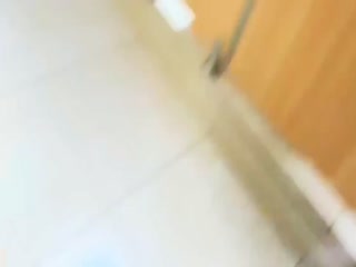 [厕所偷拍]写字楼里美女上厕所偷拍封面图