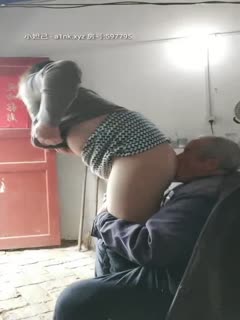 熟女燕姐带着伟哥去勾引五保户，这大爷不简单啊，直接把燕姐搞到喷水大爷封面图