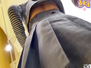 【真实户外偷拍系列】肉丝长腿女神和她的闺蜜们封面图