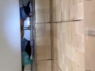 【四川某大学】厕拍学妹小嫩穴 差点翻车被抓到封面图