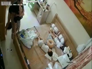 【年终猛料】男子睡梦中被老婆强上被榨干起不来了孩子丈母娘都旁边睡觉_封面图