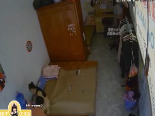 【监控破解】服装店的老板娘被调戏 被强行扒开内裤强操封面图