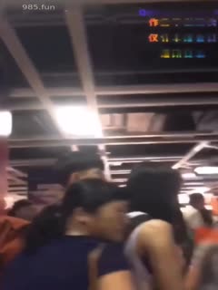 【街射偷拍】国内地铁美少妇从忍受到享受全过程，骨子里的骚货！封面图