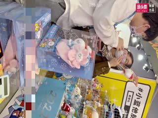 【精品偷拍】制服JK学生妹展会做兼职粉色蕾丝内内发现镜头封面图