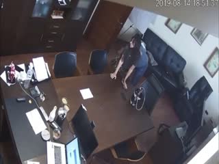 【监控破解】美女应聘女秘书前先被老板验货封面图