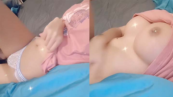 寂寞的女孩在家里自摸鲍鱼还露奶真是极品封面图