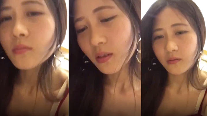 情侣自拍非常有气质的红衣美女封面图