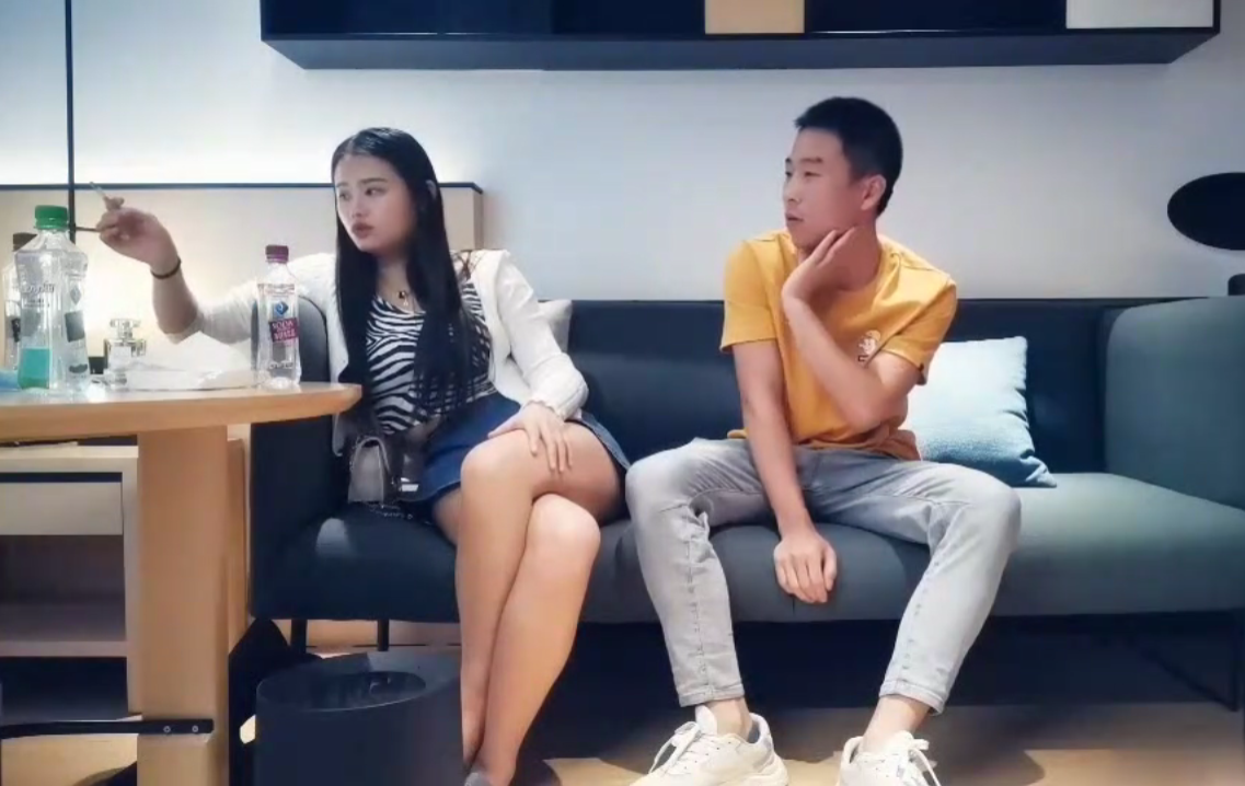 李总寻欢白衣一字马妹子蹲着特写口交舔弄口交上位骑乘猛操封面图