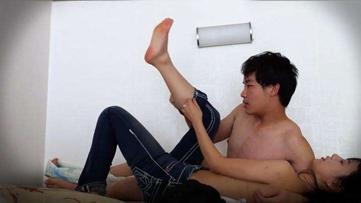 情侣自拍90后情侣爱爱就是要自拍封面图