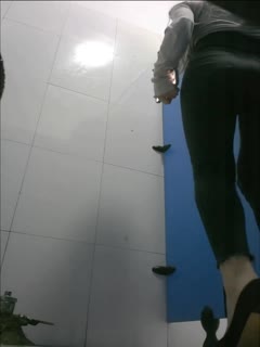 厕拍精品系列 多位清纯美女 小穴清晰可见 ！白虎无毛逼真想呲溜一口封面图