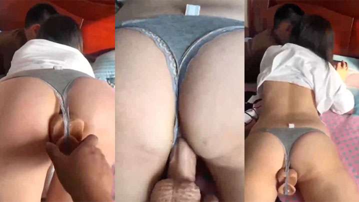 极品骚妻顶个假鸡巴陪儿子学习_老公玩弄老婆在儿子面前强忍快感封面图