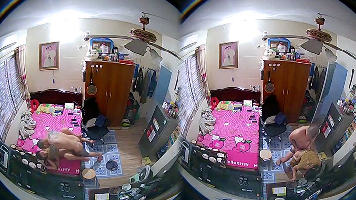 偷拍媳妇偷情房东家里卧室高处偷放针孔摄像头偷拍到媳妇和纹身猛男偷情啪啪封面图