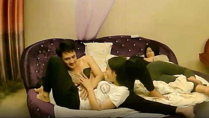 啪啪全程被监拍美女和男友酒店开房封面图