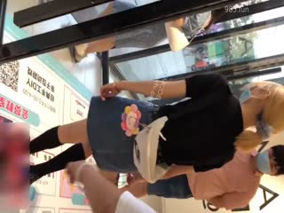 抄底系列  街拍尾随多名苗条高颜质年轻学生美女封面图