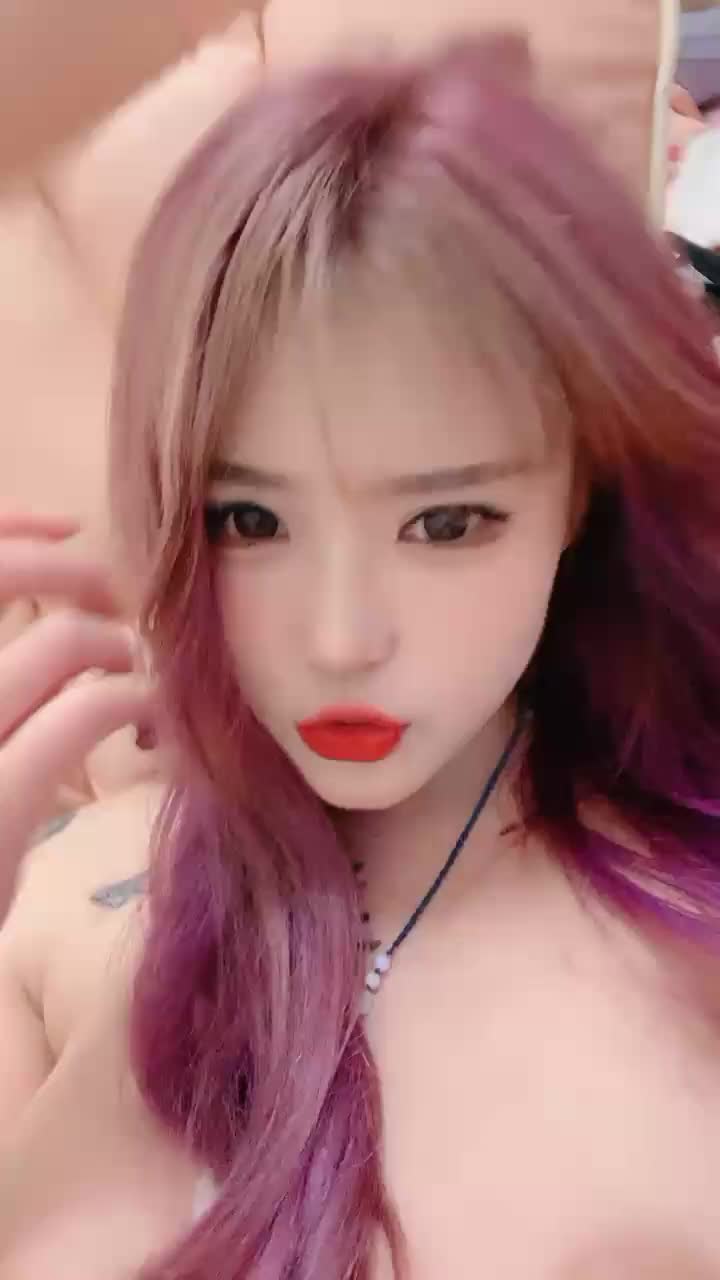 #百变小月 04-18主播收费秀封面图