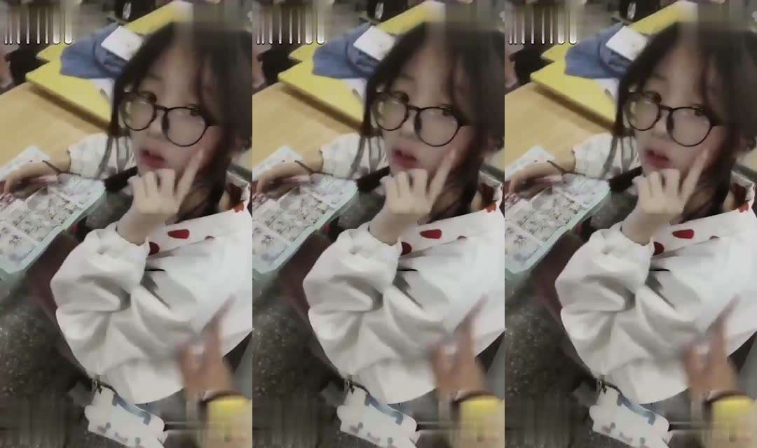 父女乱伦 粘人的女儿非要爸爸疼爱！那女儿是爸爸的小情人，所以操情人应该没问题吧#鬼父#肛塞#剪辑#情趣内衣#骚逼#美臀#母狗#萝莉#性交封面图