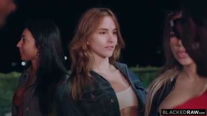 Madi Collins（群交中体验极致快感）#骚逼#人妻#挑逗#母狗#性交封面图