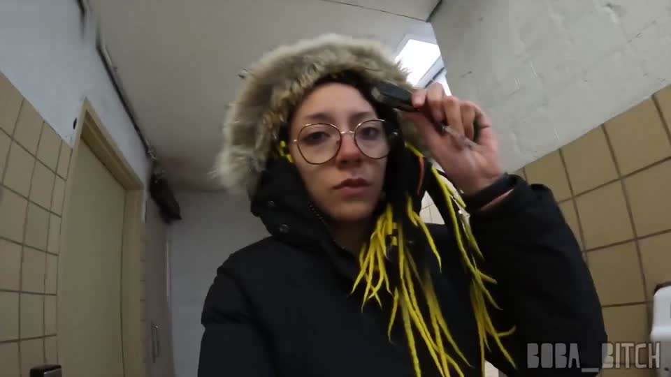 【Boba_Bitch】深夜露出自慰、户外露出碰到陌生人交谈后随意干#露点#挑逗#人妻#骚逼封面图