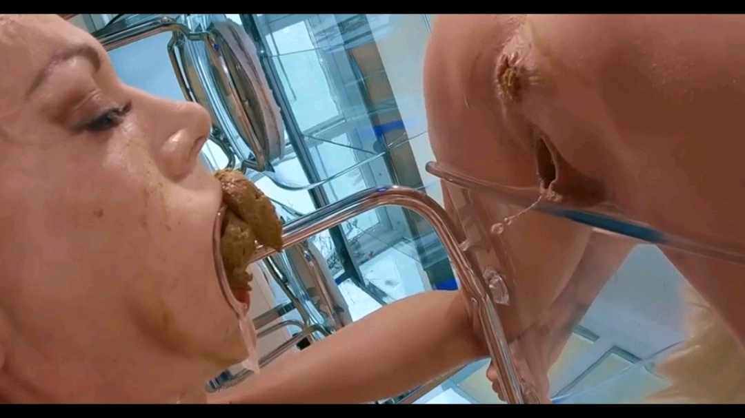 两个变态妹子相互吃对方拉的黄金封面图