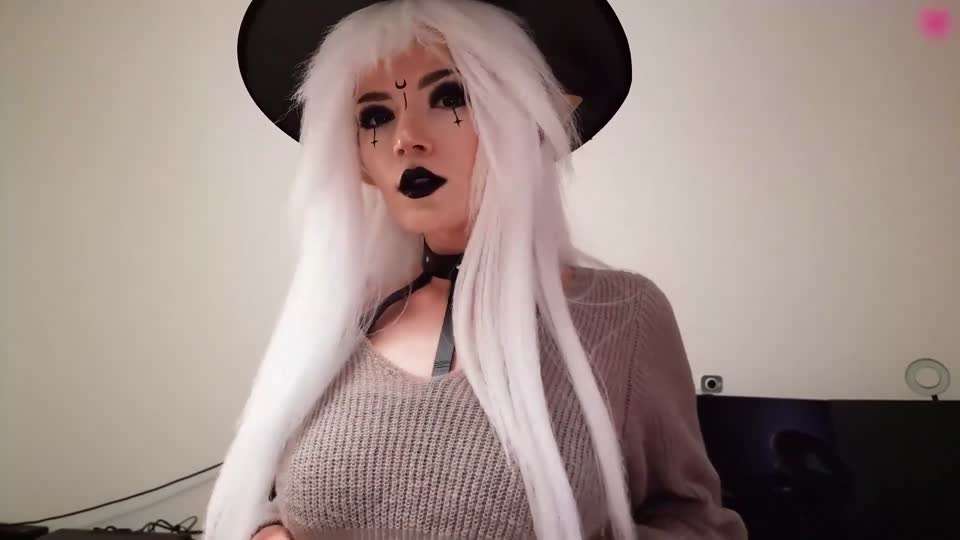 美臀开档小魔女无套后入蜜臀封面图