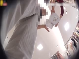 鳄鱼专卖店借买衣之名抄底美女封面图