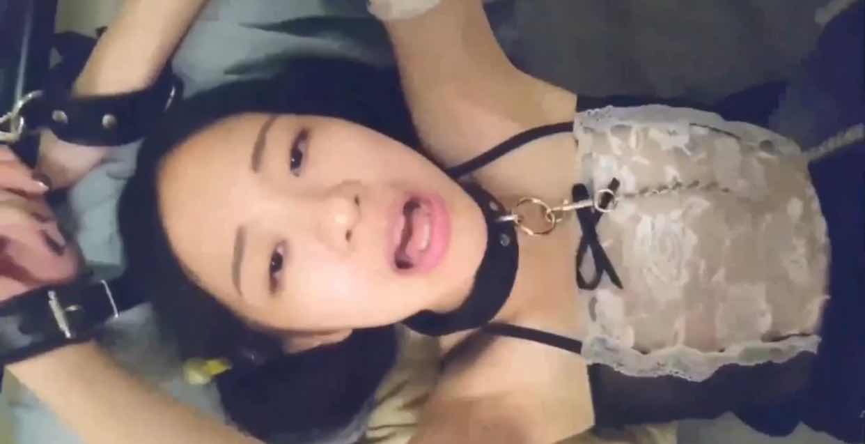 被秀顶的外公SM玩虐无套抽插封面图