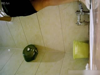 KTV会所系列  高质量美女好多个一线天无毛逼配大长腿封面图