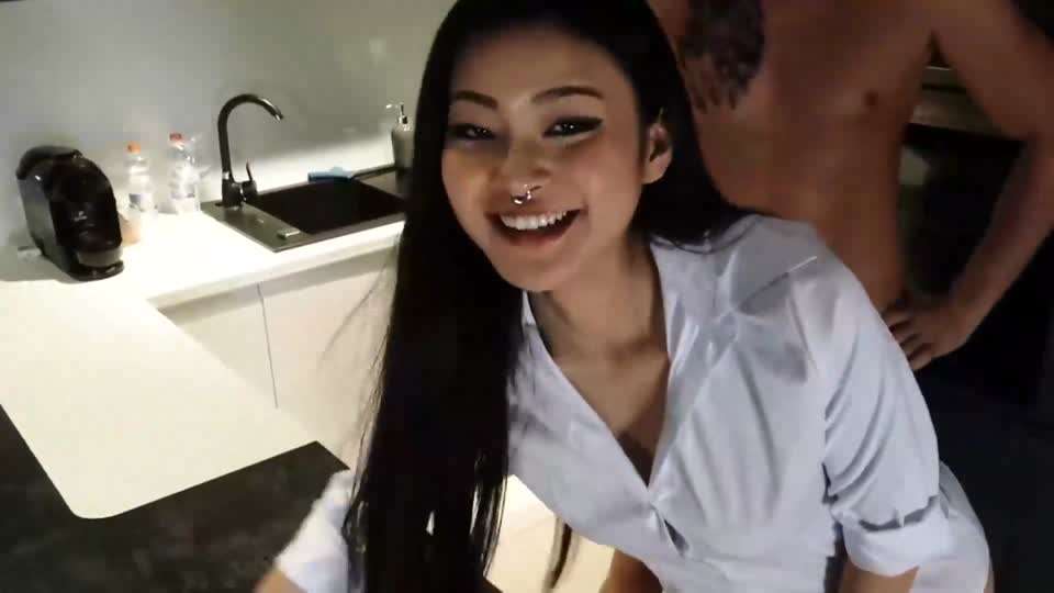 留学上完课出校门赚外快在人家老婆面前差点被干死封面图