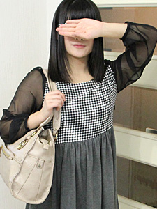 素人AV采访～喜欢情色小说的素人戴眼镜少女～安浩二封面图