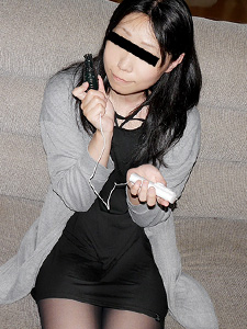 我的第一次自慰是一个一年级的女孩，她习惯了自慰，正在监视最新的成人玩具。林佐藤子封面图