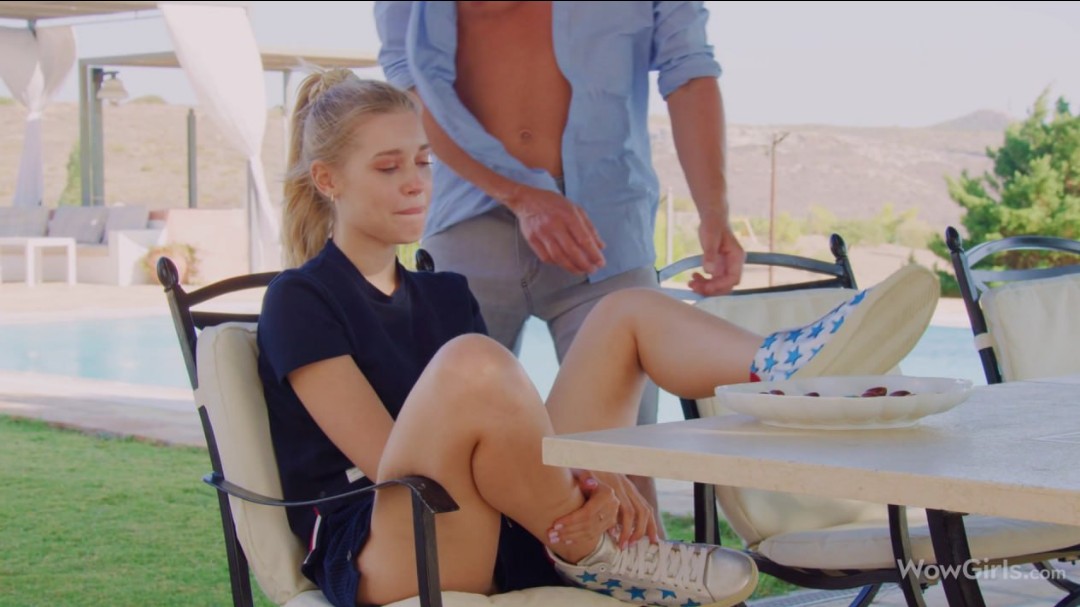 欧美经典！户外金发美女肆无忌惮的性爱封面图