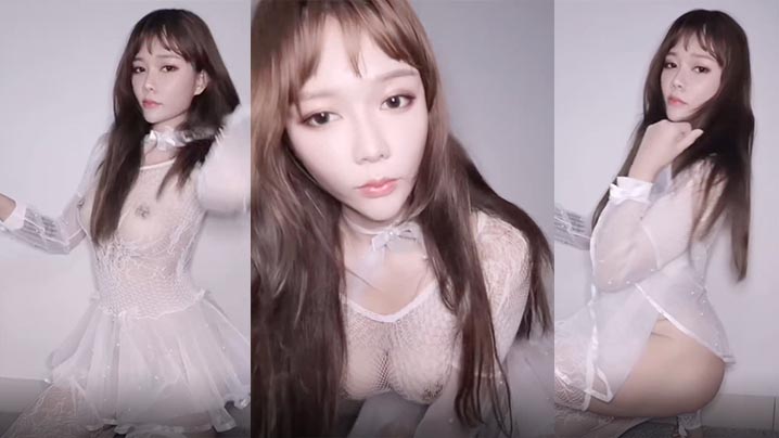 小姐姐穿上白色裙不穿内衣露点给你们欣赏大奶封面图