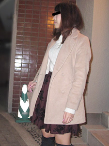 我收到了在拍卖会上赢得的裤子，当时它们是赤身裸体的。松川琴美封面图