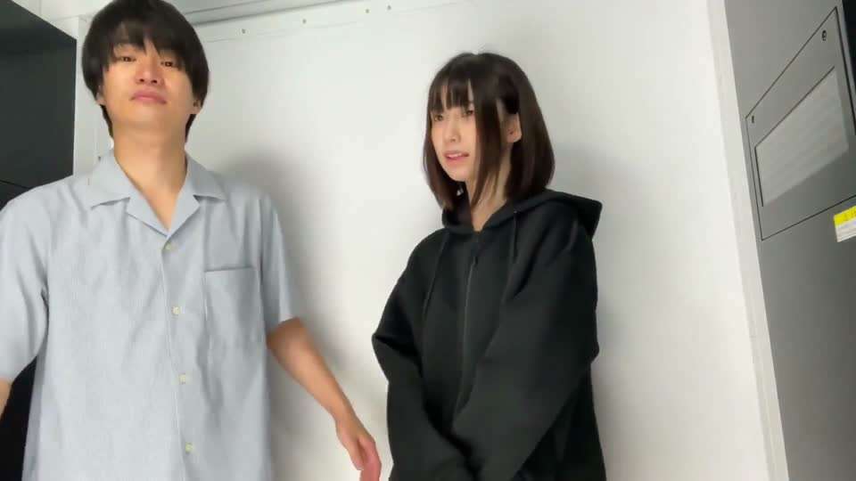 FC2街机房里搭讪短发清纯美女封面图