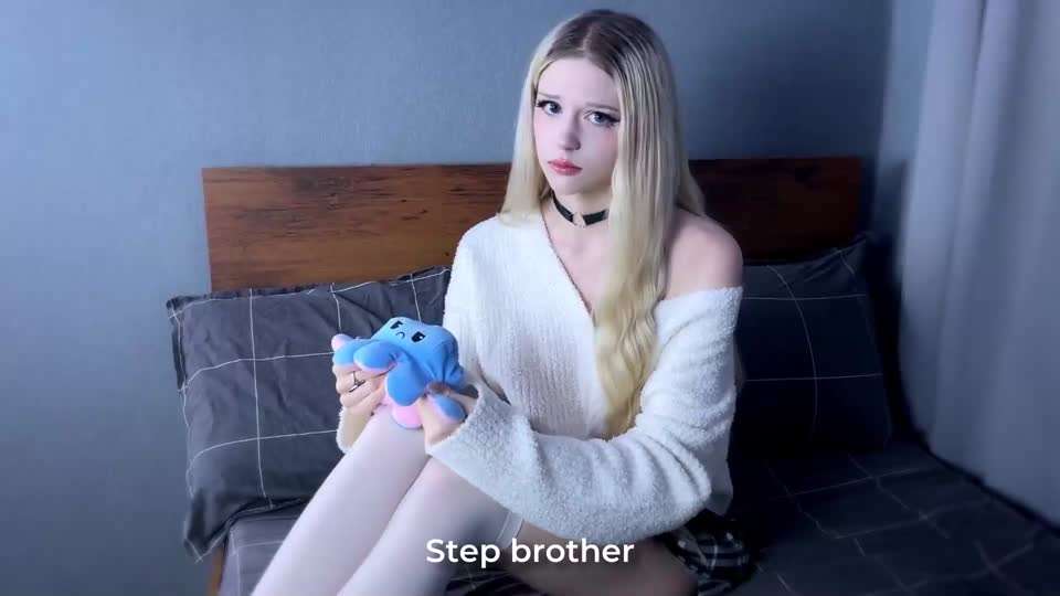 俄罗斯萝莉嫩妹脱光衣服满足你所有的愿望封面图