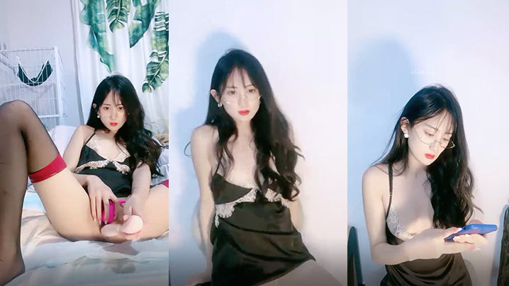 美到爆炸10级甜美小姐姐丝足美腿女神难得下海居然还喷水带上眼镜简直了像家庭教师系列女主封面图