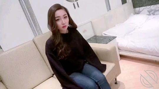 操高颜值白白净净美女封面图