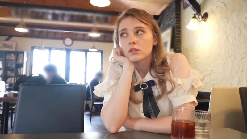 超美女神在咖啡店帮人口爆封面图