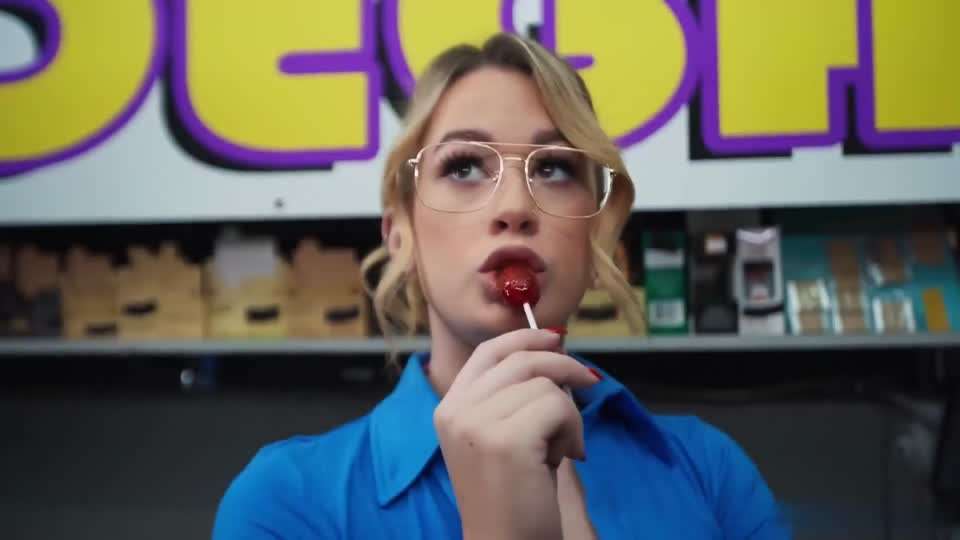 欧美系列淫荡的便利店收银员封面图