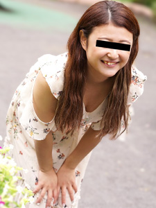 穿着微比基尼与捡到自称泳装模特的女孩的中出性爱！须崎美露封面图