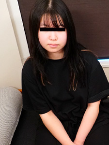 我以为她是个初学者女孩，但我最终穿着她的红色内衣和剃光的阴部中出她！田所未来封面图